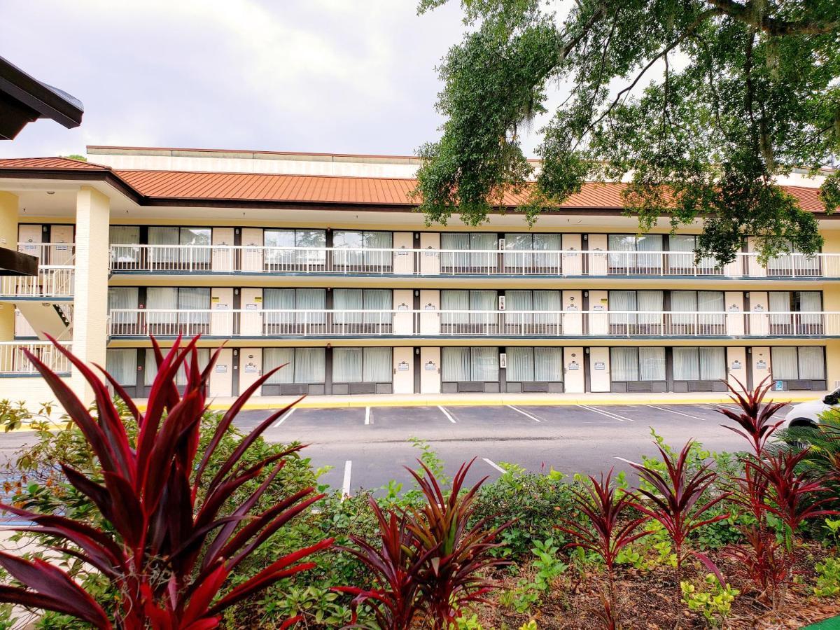 Simple Rewards Inn Hilton Head Island Exterior photo