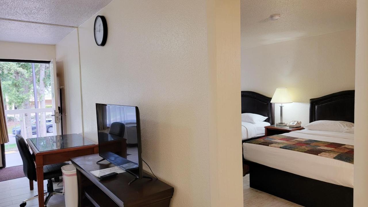 Simple Rewards Inn Hilton Head Island Exterior photo